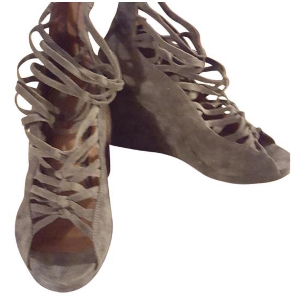 B Makowsky Gray Suede Platform Shoes